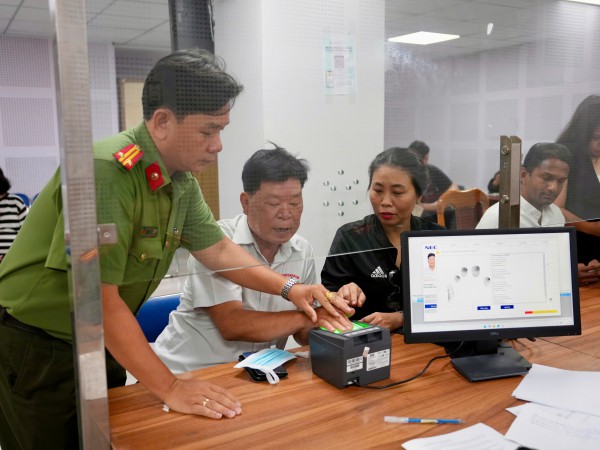 Công an TP.HCM: Không để người dân xuất trình giấy tờ đã có trong dữ liệu Công an TP.HCM: Không để người dân xuất trình giấy tờ đã có trong dữ liệu