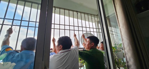 Người dân TP.HCM đồng thuận tháo dỡ 'chuồng cọp' Người dân TP.HCM đồng thuận tháo dỡ 'chuồng cọp'