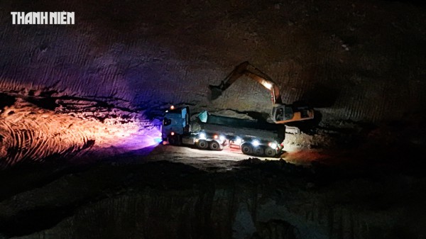 Gia Lai: Khai thác đất rầm rộ vào ban đêm, bất chấp quy định Gia Lai: Khai thác đất rầm rộ vào ban đêm, bất chấp quy định