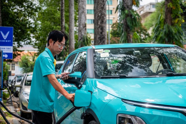 Chủ xe ở TP.HCM dễ dàng sạc nhanh ngay tại trung tâm thành phố Chủ xe ở TP.HCM dễ dàng sạc nhanh ngay tại trung tâm thành phố