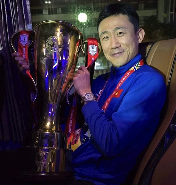 que-ngoc-hai-cap-ben-clb-thanh-hoa-lam-viec-voi-tro-ly-cu-ong-kim