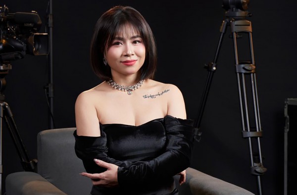 MC Hoàng Linh xin lỗi vụ quảng cáo sữa, dân mạng vẫn chỉ trích MC Hoàng Linh xin lỗi vụ quảng cáo sữa, dân mạng vẫn chỉ trích