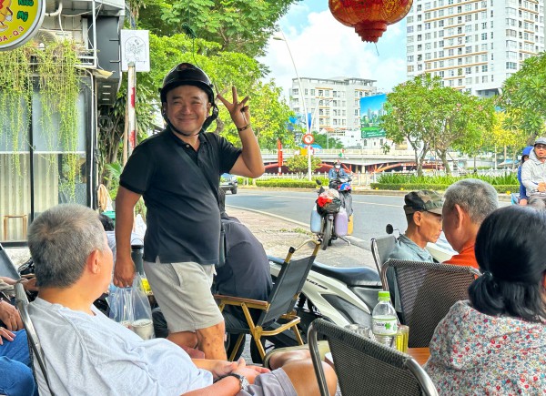 Tính đóng cửa vì ế, chủ quán cà phê TP.HCM cầu cứu: 'Tôi không xin tiền...' và điều bất ngờ Tính đóng cửa vì ế, chủ quán cà phê TP.HCM cầu cứu: 'Tôi không xin tiền...' và điều bất ngờ