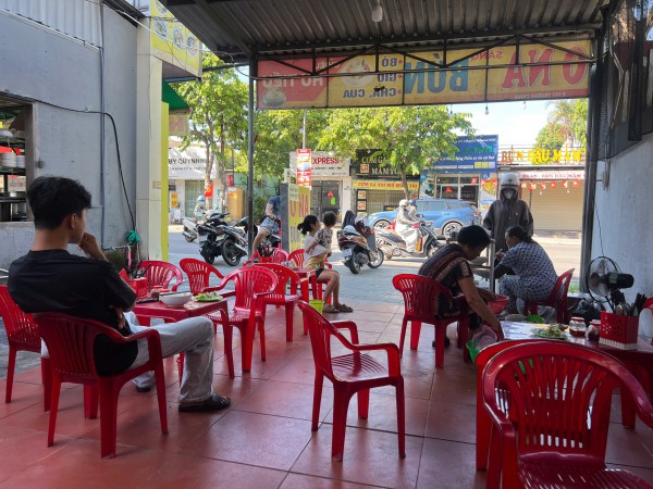 Quán bún bò Huế sửa bảng hiệu, đổi món: Vì sao giò chả bỗng 'biến mất'? Quán bún bò Huế sửa bảng hiệu, đổi món: Vì sao giò chả bỗng 'biến mất'?