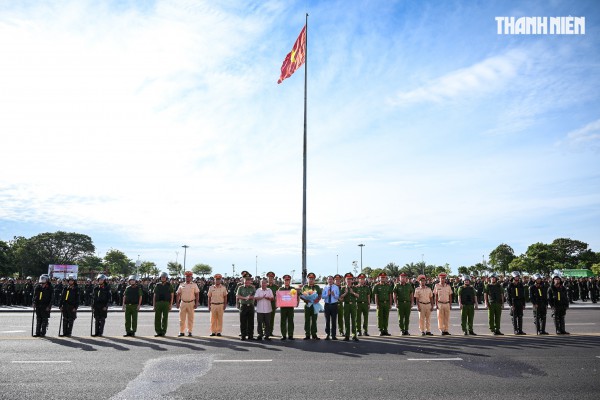 Mãn nhãn với màn biểu diễn võ thuật trong lễ ra quân của Công an tỉnh Gia Lai