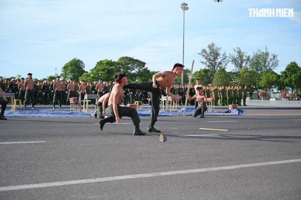 Mãn nhãn với màn biểu diễn võ thuật trong lễ ra quân của Công an tỉnh Gia Lai