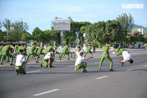 Mãn nhãn với màn biểu diễn võ thuật trong lễ ra quân của Công an tỉnh Gia Lai