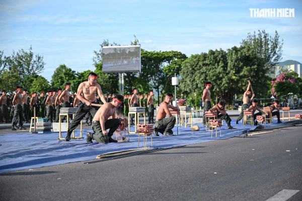 Mãn nhãn với màn biểu diễn võ thuật trong lễ ra quân của Công an tỉnh Gia Lai