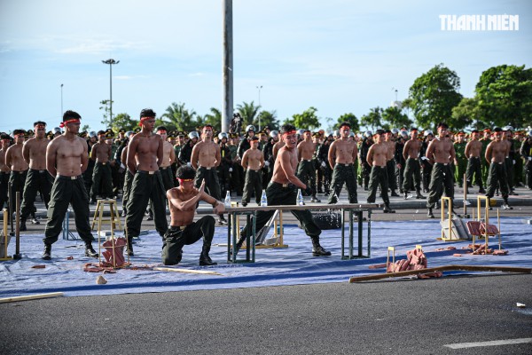 Mãn nhãn với màn biểu diễn võ thuật trong lễ ra quân của Công an tỉnh Gia Lai