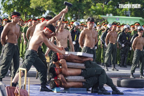 Mãn nhãn với màn biểu diễn võ thuật trong lễ ra quân của Công an tỉnh Gia Lai