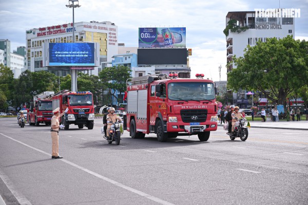 Mãn nhãn với màn biểu diễn võ thuật trong lễ ra quân của Công an tỉnh Gia Lai