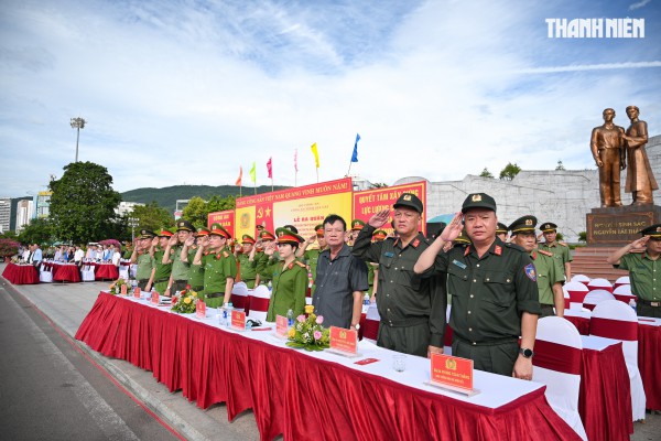 Mãn nhãn với màn biểu diễn võ thuật trong lễ ra quân của Công an tỉnh Gia Lai