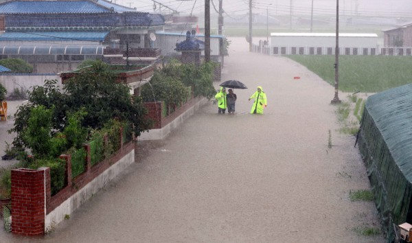 Mưa lớn chết người ở Hàn Quốc, Pakistan