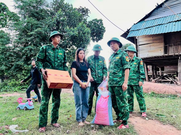 Quảng Trị: Chiến sĩ biên phòng xuyên đêm chữa cháy nhà dân Quảng Trị: Chiến sĩ biên phòng xuyên đêm chữa cháy nhà dân