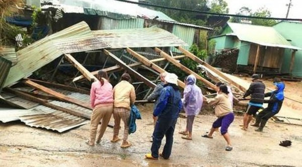 Hoàn lưu bão số 3 gây thiệt hại nặng nề tại miền núi phía tây Quảng Ngãi Hoàn lưu bão số 3 gây thiệt hại nặng nề tại miền núi phía tây Quảng Ngãi