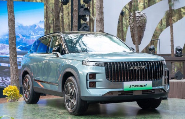 Xe hybrid sạc ngoài có được hoạt động, khi các thành phố hạn chế ô tô xăng, dầu?