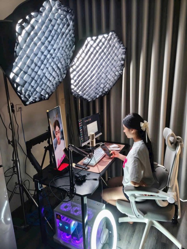 Dân mạng tìm mua gì nhiều nhất trên sàn Shopee, TikTok?