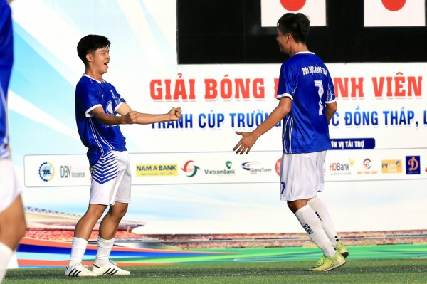 Nhiều cựu danh thủ hội ngộ mừng đội Trường ĐH Đồng Tháp vào bán kết giải sinh viên