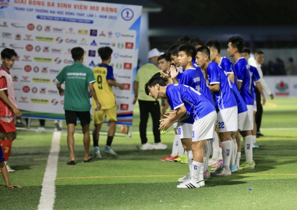 Nhiều cựu danh thủ hội ngộ mừng đội Trường ĐH Đồng Tháp vào bán kết giải sinh viên