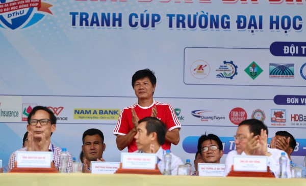 Nhiều cựu danh thủ hội ngộ mừng đội Trường ĐH Đồng Tháp vào bán kết giải sinh viên
