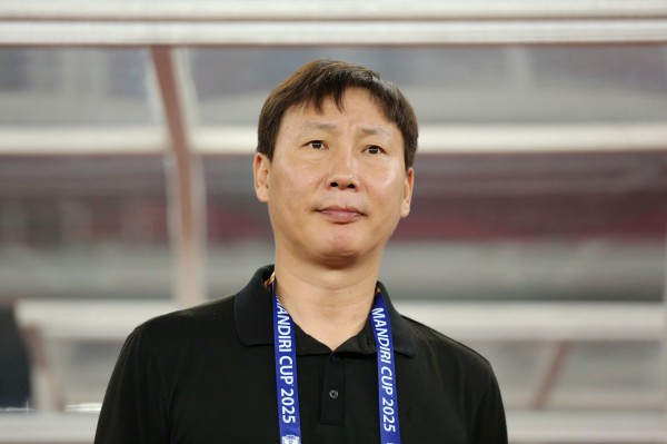 U.23 Việt Nam chưa gặp đội mạnh đã chật vật: HLV Kim vẫn lạc quan, liệu pháp tinh thần chăng?