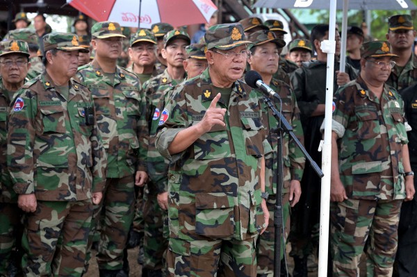 Thủ tướng Thái Lan nói về giao tranh, ông Hun Sen tham gia chỉ huy quân đội Thủ tướng Thái Lan nói về giao tranh, ông Hun Sen tham gia chỉ huy quân đội
