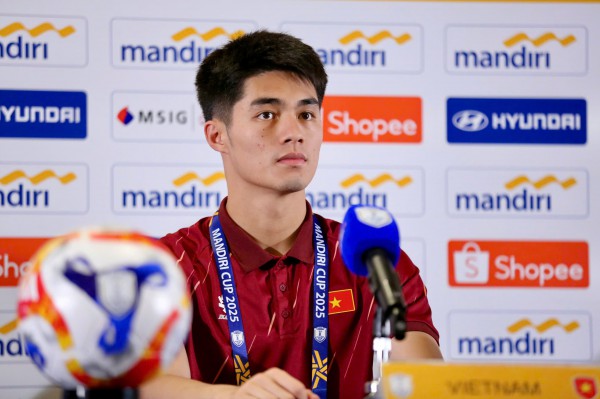 HLV Kim Sang-sik ‘soi’ cực kỹ Philippines, báo tin bất ngờ về Lý Đức: ‘U.23 Việt Nam sẽ…’ HLV Kim Sang-sik ‘soi’ cực kỹ Philippines, báo tin bất ngờ về Lý Đức: ‘U.23 Việt Nam sẽ…’