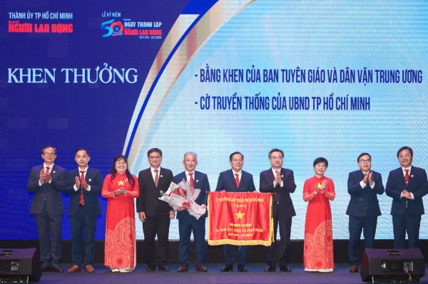 Báo Người Lao Động kỷ niệm 50 năm thành lập Báo Người Lao Động kỷ niệm 50 năm thành lập