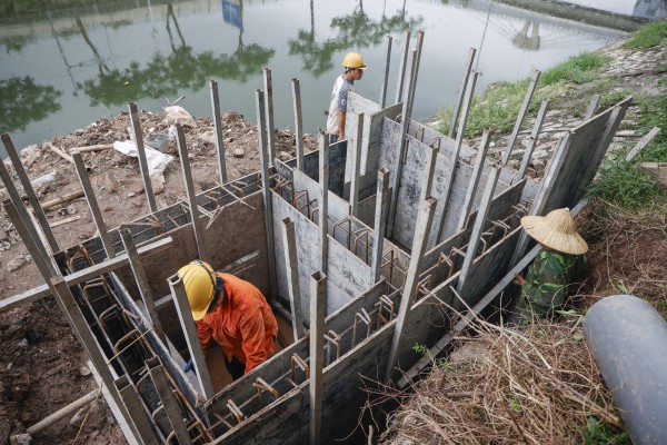 Hà Nội gấp rút 'hồi sinh' sông Tô Lịch Hà Nội gấp rút 'hồi sinh' sông Tô Lịch