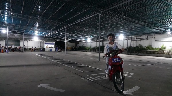 Thi sát hạch bằng lái xe tới nửa đêm Thi sát hạch bằng lái xe tới nửa đêm