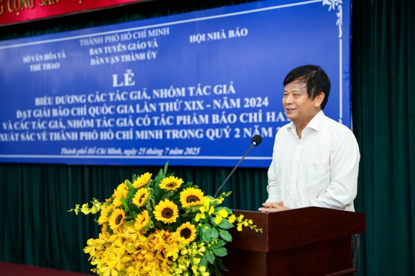 TP.HCM khen thưởng 10 tác phẩm hay, xuất sắc của Báo Thanh Niên TP.HCM khen thưởng 10 tác phẩm hay, xuất sắc của Báo Thanh Niên