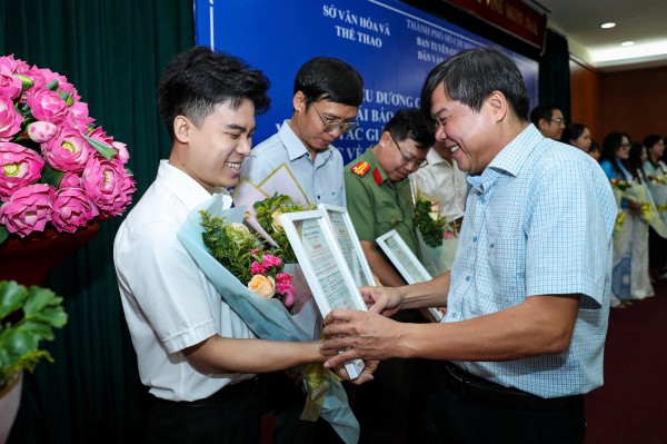 TP.HCM khen thưởng 10 tác phẩm hay, xuất sắc của Báo Thanh Niên TP.HCM khen thưởng 10 tác phẩm hay, xuất sắc của Báo Thanh Niên