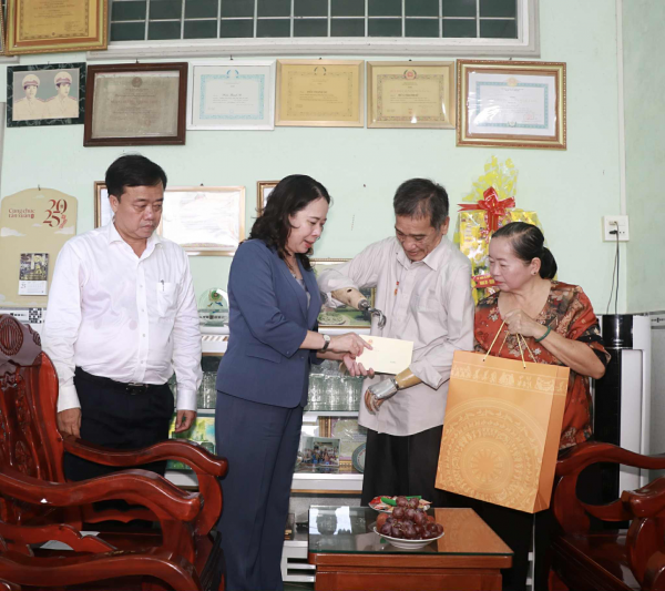 Phó chủ tịch nước Võ Thị Ánh Xuân tri ân người có công tại Cà Mau