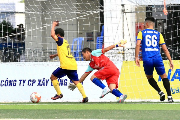 Công Nhậm lập hat-trick, Minh 'nhí' ghi cú đúp tạo kịch tính tại Trường ĐH Đồng Tháp Công Nhậm lập hat-trick, Minh 'nhí' ghi cú đúp tạo kịch tính tại Trường ĐH Đồng Tháp