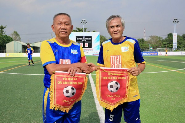 Công Nhậm lập hat-trick, Minh 'nhí' ghi cú đúp tạo kịch tính tại Trường ĐH Đồng Tháp Công Nhậm lập hat-trick, Minh 'nhí' ghi cú đúp tạo kịch tính tại Trường ĐH Đồng Tháp
