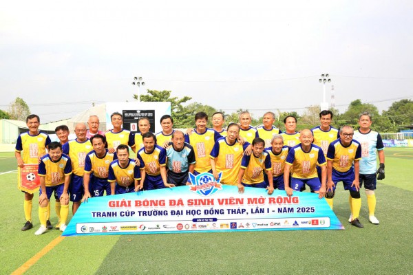 Công Nhậm lập hat-trick, Minh 'nhí' ghi cú đúp tạo kịch tính tại Trường ĐH Đồng Tháp Công Nhậm lập hat-trick, Minh 'nhí' ghi cú đúp tạo kịch tính tại Trường ĐH Đồng Tháp