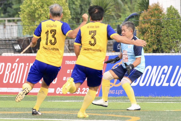 Công Nhậm lập hat-trick, Minh 'nhí' ghi cú đúp tạo kịch tính tại Trường ĐH Đồng Tháp Công Nhậm lập hat-trick, Minh 'nhí' ghi cú đúp tạo kịch tính tại Trường ĐH Đồng Tháp