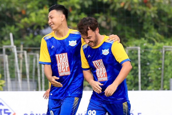 Công Nhậm lập hat-trick, Minh 'nhí' ghi cú đúp tạo kịch tính tại Trường ĐH Đồng Tháp Công Nhậm lập hat-trick, Minh 'nhí' ghi cú đúp tạo kịch tính tại Trường ĐH Đồng Tháp