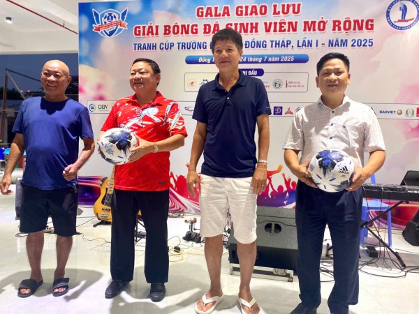 Công Nhậm lập hat-trick, Minh 'nhí' ghi cú đúp tạo kịch tính tại Trường ĐH Đồng Tháp Công Nhậm lập hat-trick, Minh 'nhí' ghi cú đúp tạo kịch tính tại Trường ĐH Đồng Tháp