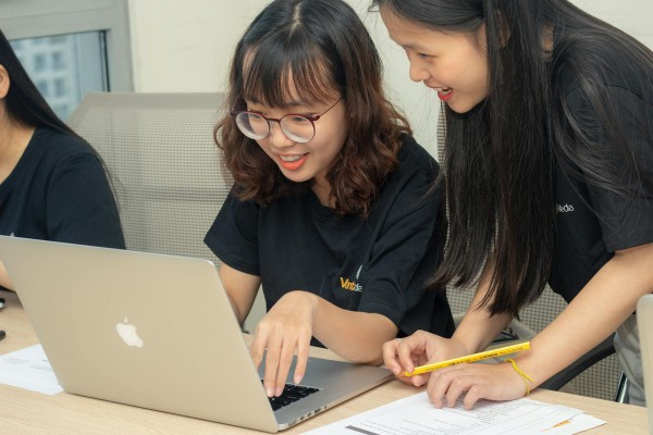 Mentoring ngược: Khi lãnh đạo học hỏi từ Gen Z