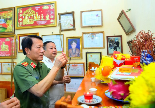 Hy sinh vì cuộc sống bình yên: Đất nước mãi không quên những người anh hùng