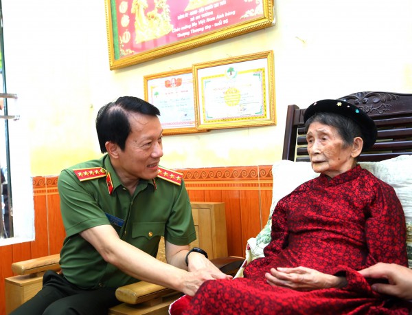 Hy sinh vì cuộc sống bình yên: Đất nước mãi không quên những người anh hùng