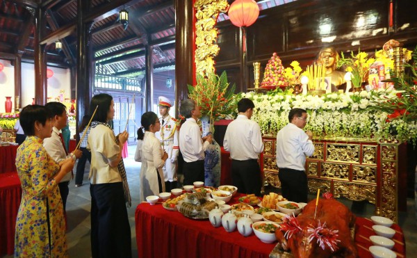 Lãnh đạo TP.HCM dâng hương tưởng nhớ anh hùng, liệt sĩ tại đặc khu Côn Đảo