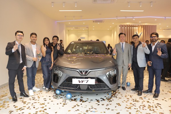 VinFast mở showroom đầu tiên tại Ấn Độ trước thềm lễ khánh thành nhà máy xe điện