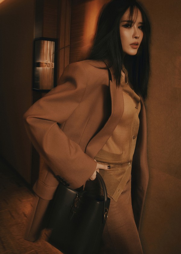 Thiều Bảo Trâm biến hóa với blazer