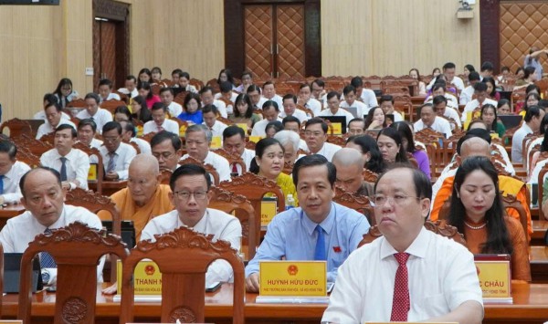 An Giang: Hỗ trợ 5 triệu đồng/người/tháng cho cán bộ do chuyển trung tâm hành chính An Giang: Hỗ trợ 5 triệu đồng/người/tháng cho cán bộ do chuyển trung tâm hành chính