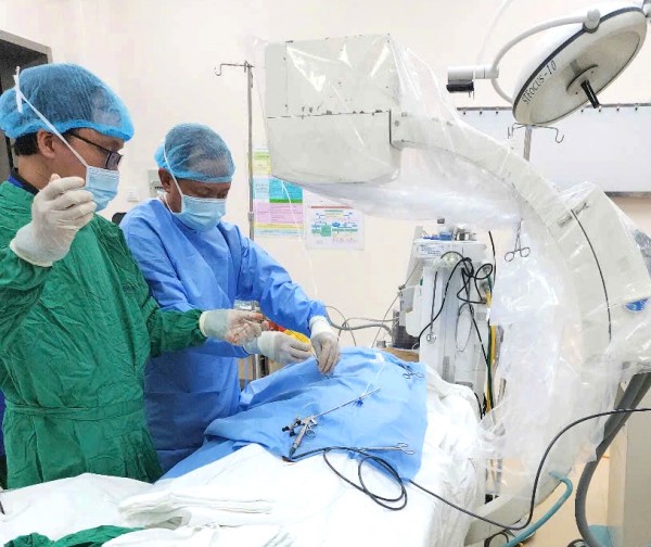 Bệnh viện Nhân dân 115 TP.HCM lần đầu tán sỏi túi mật xuyên gan qua da Bệnh viện Nhân dân 115 TP.HCM lần đầu tán sỏi túi mật xuyên gan qua da