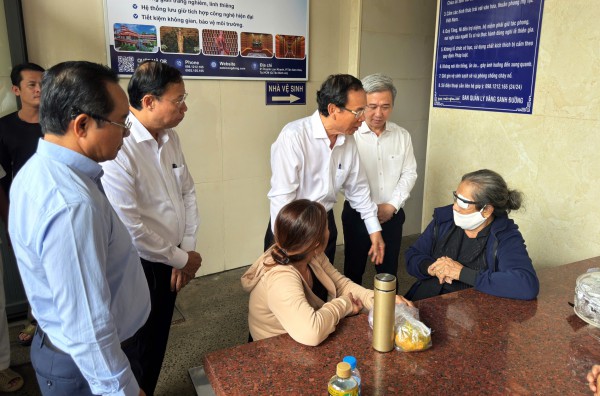 Bí thư Thành ủy TP.HCM viếng nạn nhân vụ cháy cư xá Độc Lập Bí thư Thành ủy TP.HCM viếng nạn nhân vụ cháy cư xá Độc Lập
