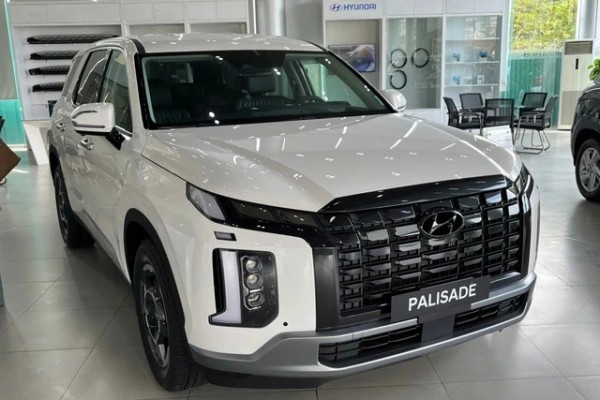 Bộ đôi SUV 7 chỗ 'xịn' nhất của Hyundai tại Việt Nam giảm giá cả trăm triệu Bộ đôi SUV 7 chỗ 'xịn' nhất của Hyundai tại Việt Nam giảm giá cả trăm triệu