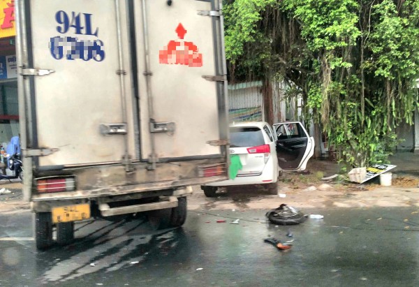 Cà Mau: Tai nạn liên hoàn trên QL1 làm 1 người tử vong, 4 người bị thương Cà Mau: Tai nạn liên hoàn trên QL1 làm 1 người tử vong, 4 người bị thương